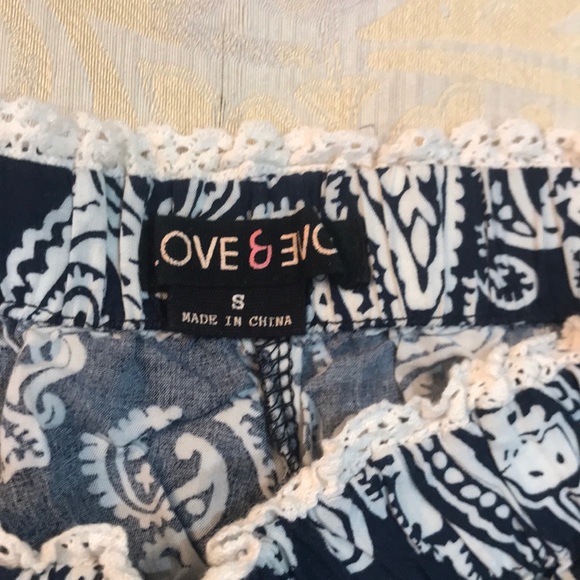 Lace trimmed light weight shorts - Picture 3 of 3